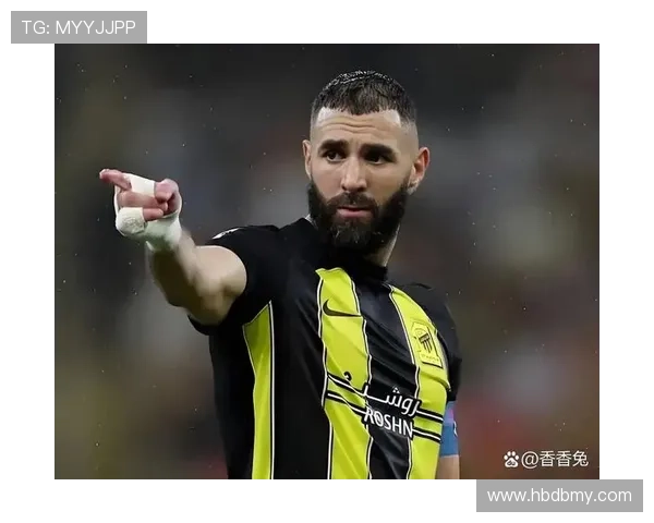 本泽马 vs 伊布：谁才是“艺术型中锋”的巅峰代表